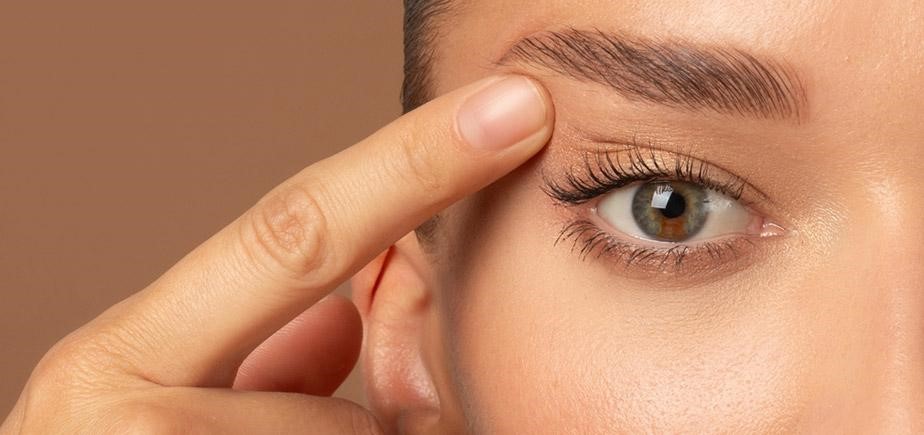 بررسی بهترین سن برای عمل بلفاروپلاستی در مجله دکتر غرابی